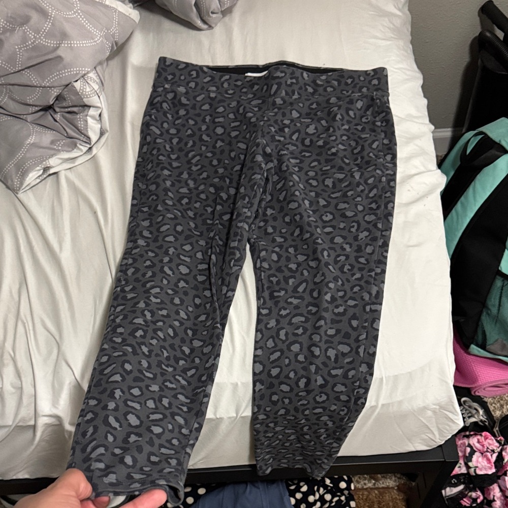 Gray Leopard Print Leggings(M)-10$(OldNavy)